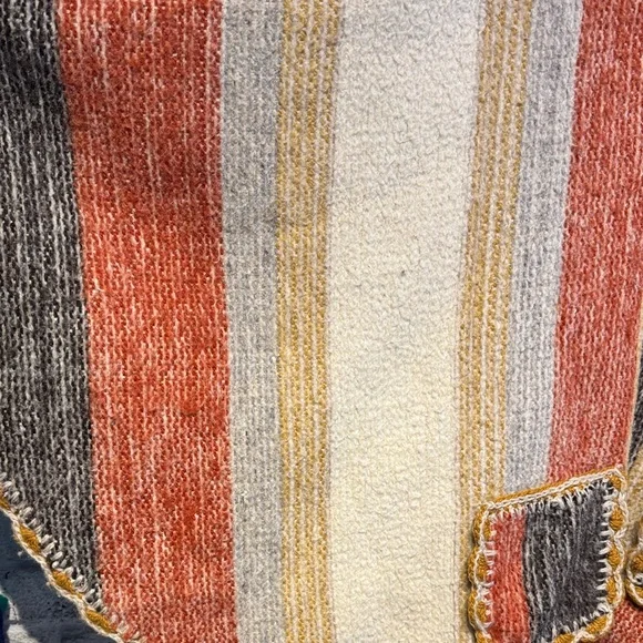 Poncho - Picture 6 of 8